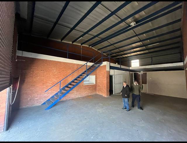 395M² WAREHOUSE TO LET IN CROWN